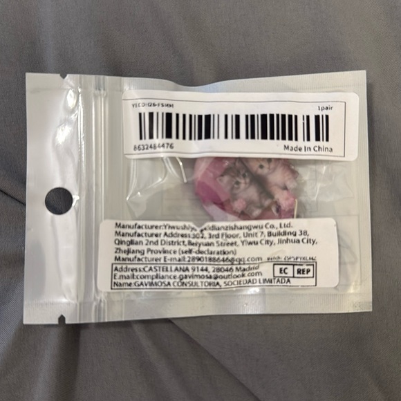 NWT - Cute Dangling Kitten Earring’s - Picture 5 of 5